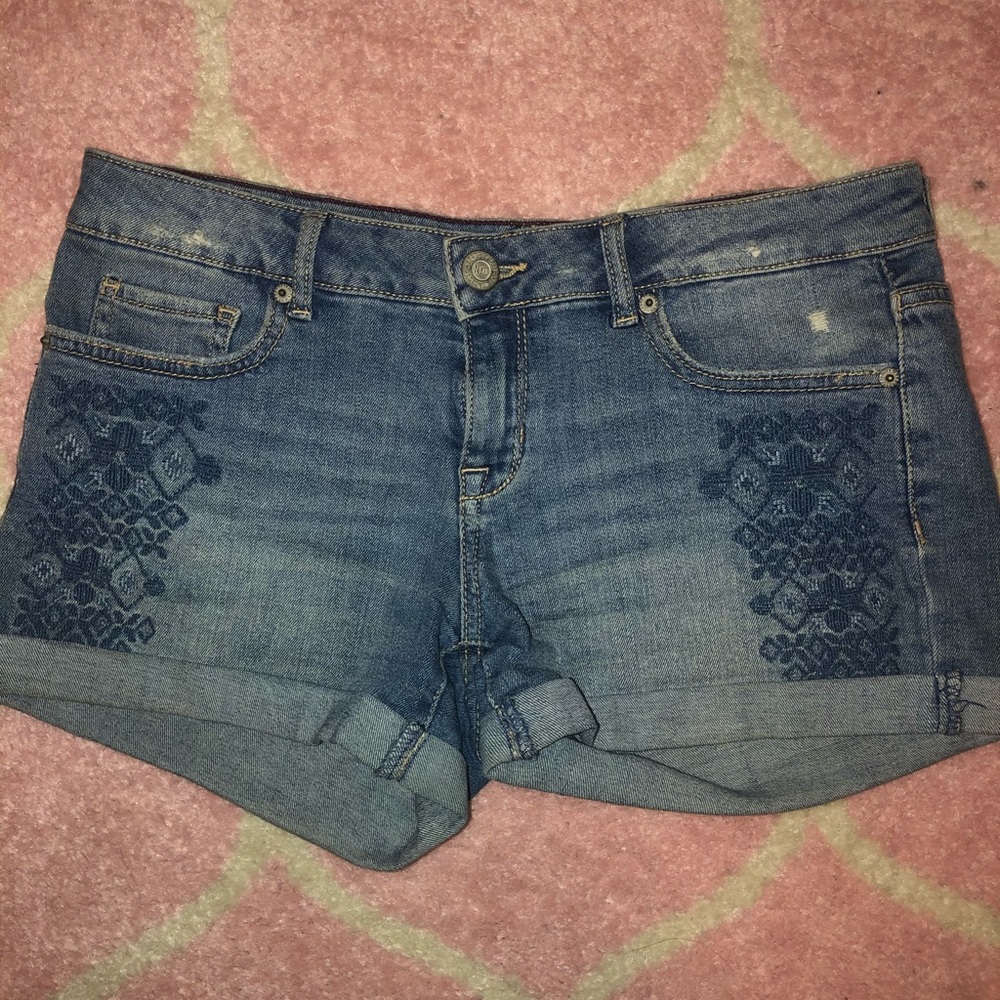 Aeropostale patterned jean shorts